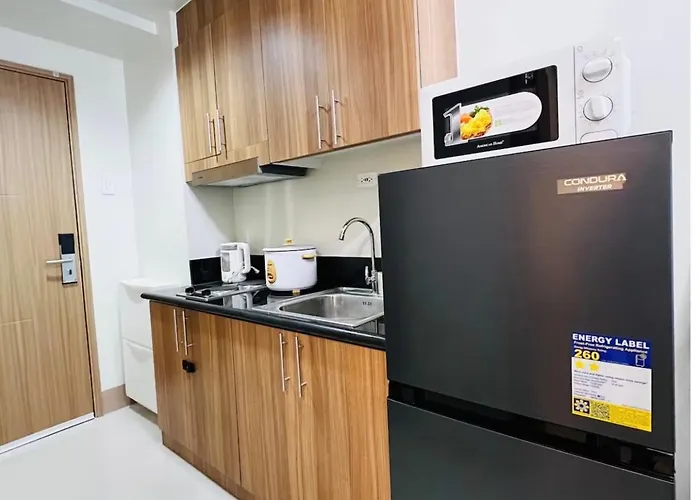 1bedroom With Balcony Poolview At Shore3 Near Moa And Naia With Netflix And Pool Newlyturnover Unit