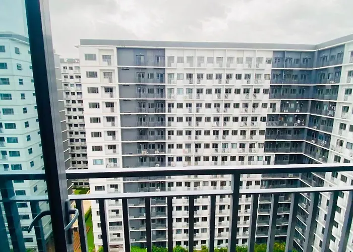 1bedroom With Balcony Poolview At Shore3 Near Moa And Naia With Netflix And Pool Newlyturnover Unit